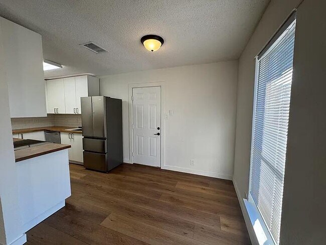 Foto del edificio - 903 Fieldwood Dr