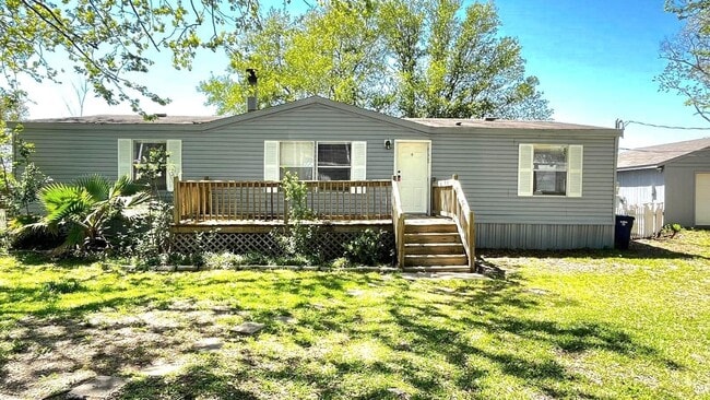 Building Photo - 212 West Dr