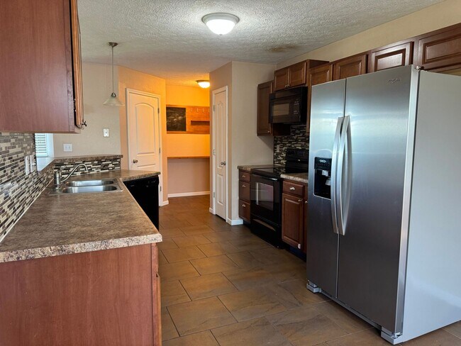 Building Photo - 4 Bedroom House in Dixon, MO for Rent!