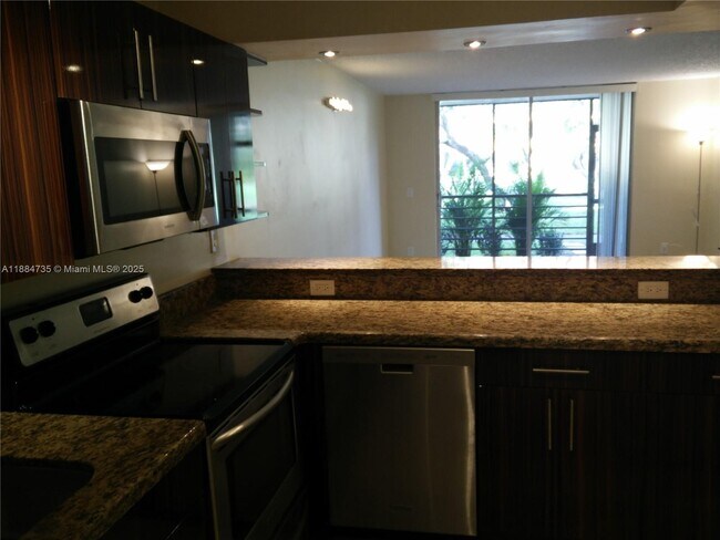 Foto del edificio - 3285 Foxcroft Rd