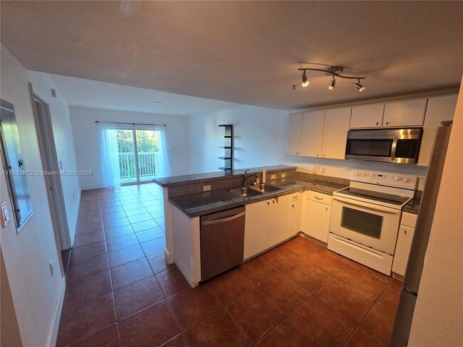 Building Photo - 2740 SW 28th Terrace