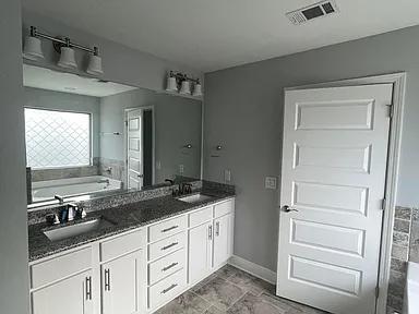 Building Photo - 3183 Live Oak St