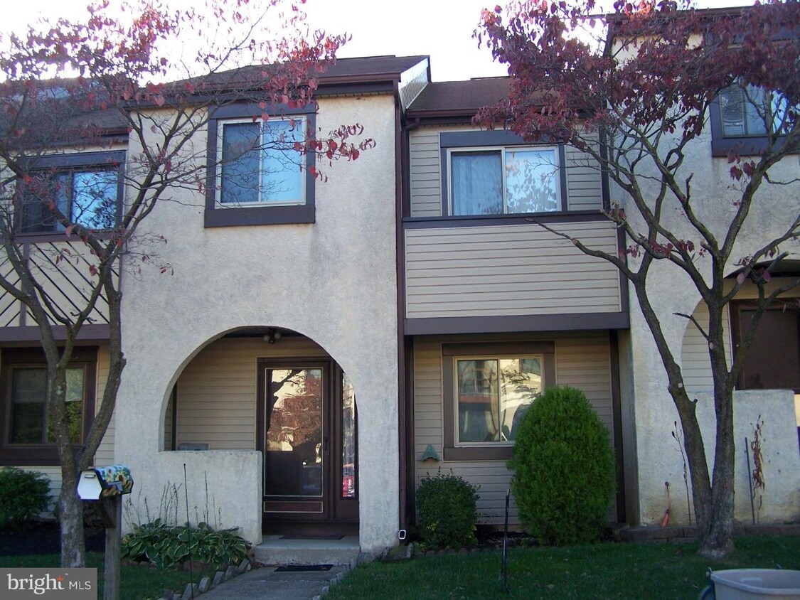 Primary Photo - 263 Clinton Ct