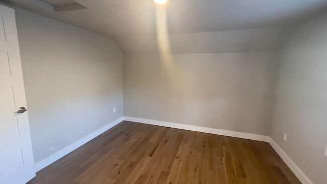 Foto del edificio - 669 W. Marine Dr. 1-3 ~ Stewardship Homes/...