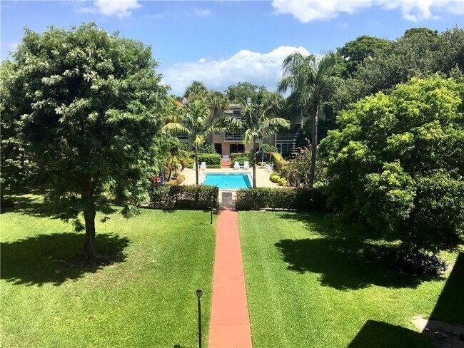 Building Photo - 1100 Ponce De Leon Cir