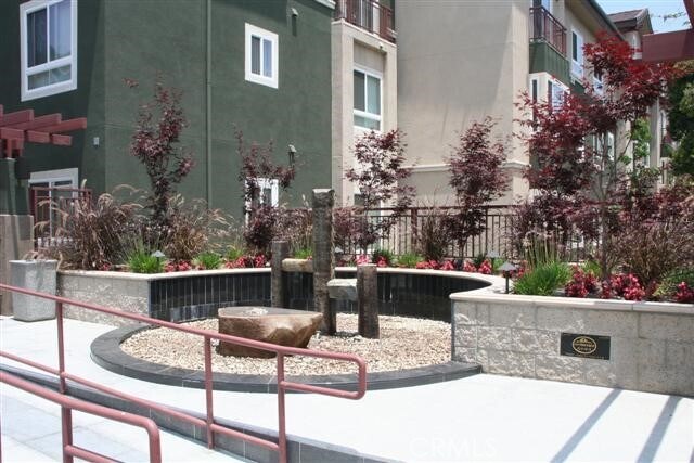 Foto del edificio - 228 S Olive Ave