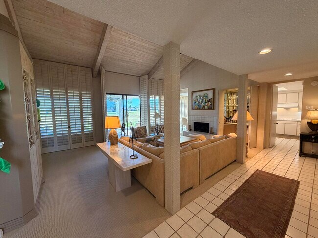 Foto del edificio - 714 Inverness Dr