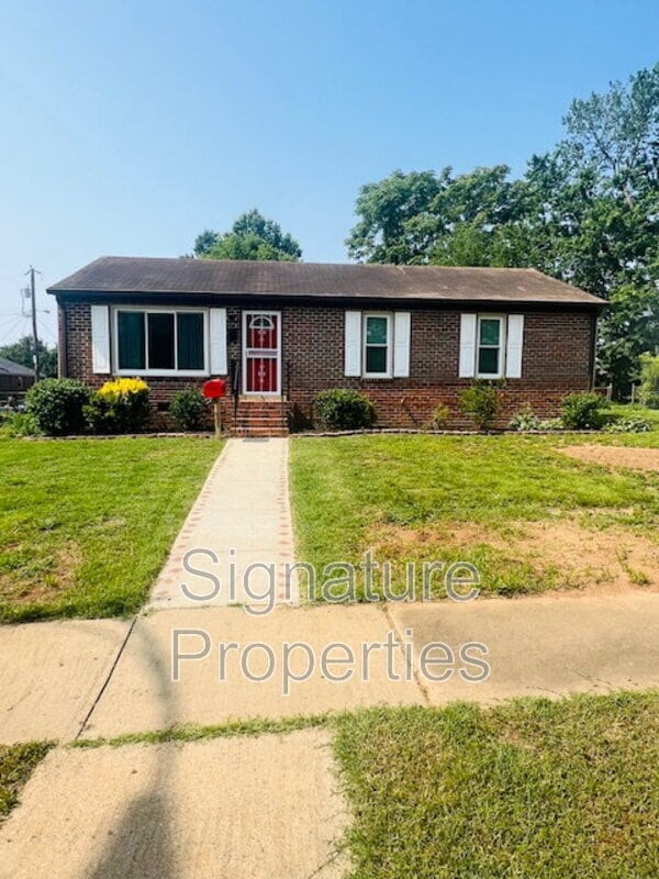 Building Photo - 1805 Maplewood Ave