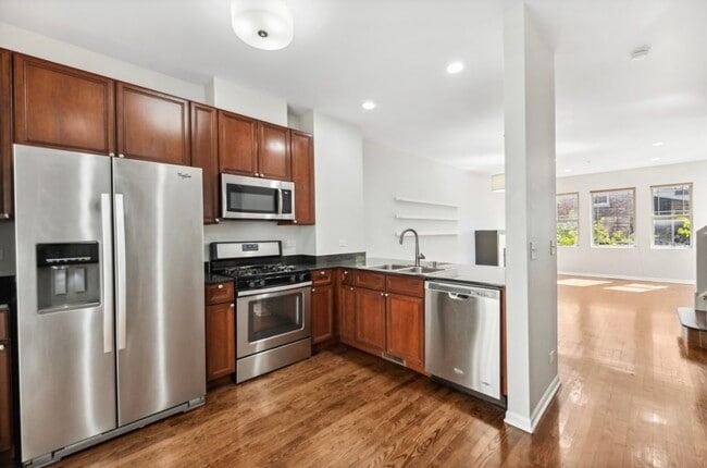 Kitchen - 255 South Blvd