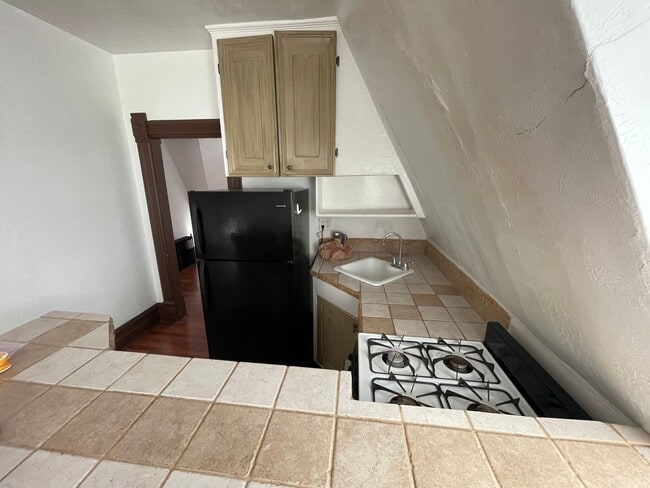 Building Photo - 1 Bedroom apartment with rooftop Balcony!