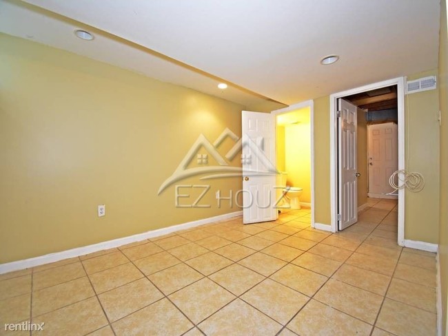 Building Photo - 6950 Reisterstown Rd