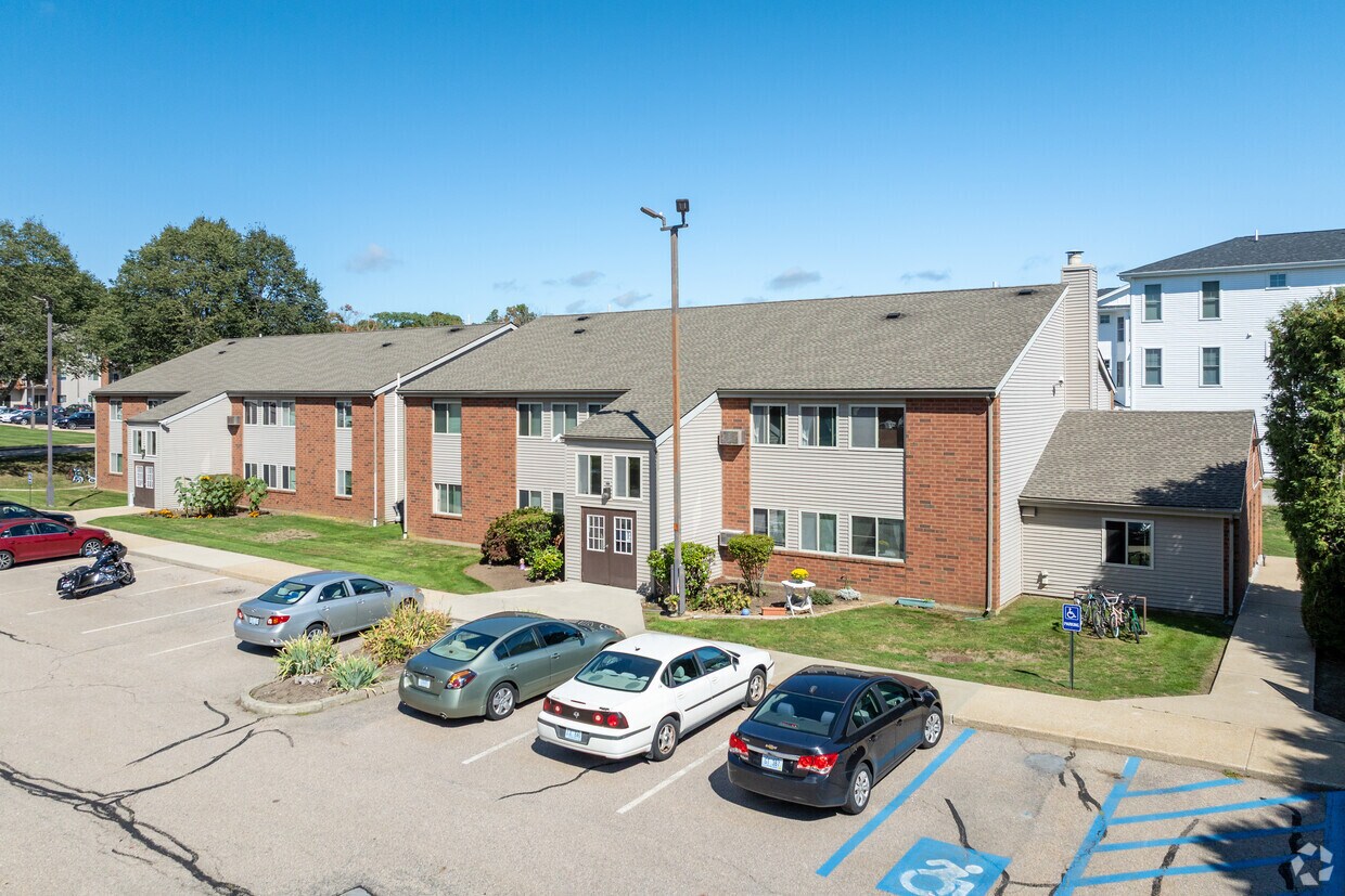 Primario - Merchants Village Apartments