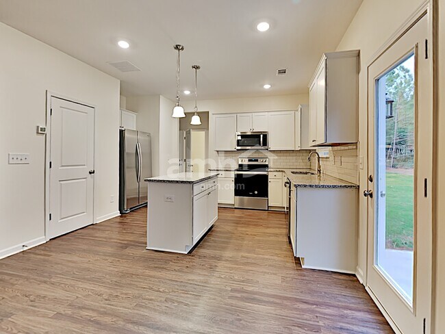 Building Photo - 428 Camp dr