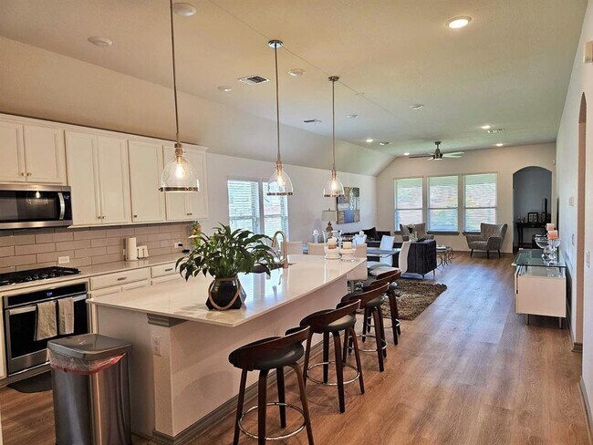Building Photo - 11118 Laguna Heights Ln