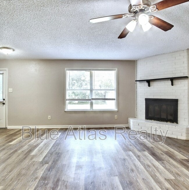 Foto del edificio - 3901 Royal Crest Dr