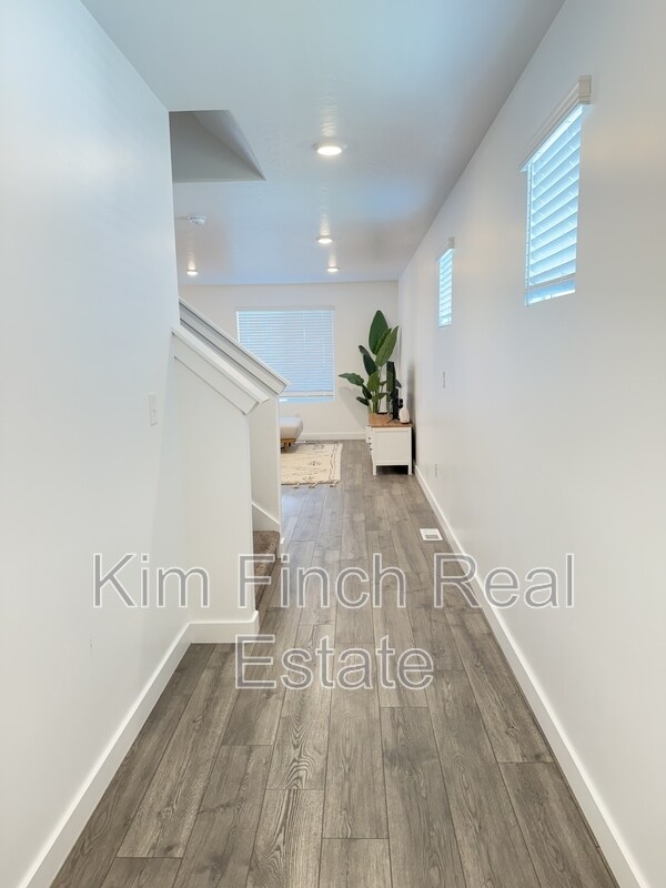 Building Photo - 536 N Willow Springs Ave