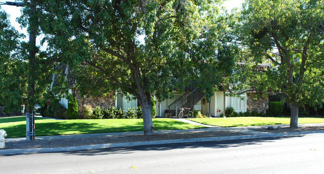 Building Photo - Brentwood Village