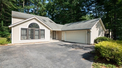 Building Photo - 64 Meadow Rue Pl