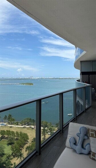 Foto del edificio - 488 NE 18th St
