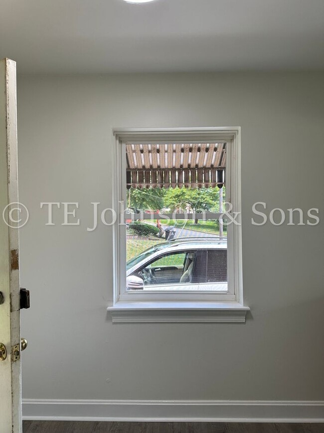 Building Photo - Charming 2-Bedroom Corner Lot Home with Ne...