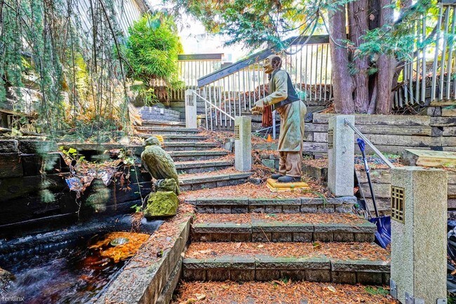 Foto del edificio - 1 br, 1 bath House - 1235 Madrona Avenue