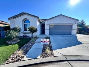 Building Photo - 1079 Skylar Ln