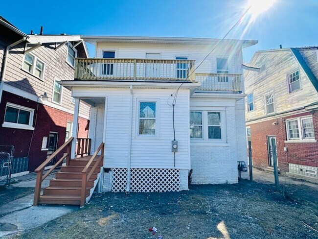 Foto del edificio - Lease_ Fully Remodeled 3 Bedroom 1 1/2 Bath Welcome Section 8 Call 313-429-3244