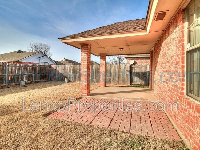 Building Photo - 1716 Briarcreek