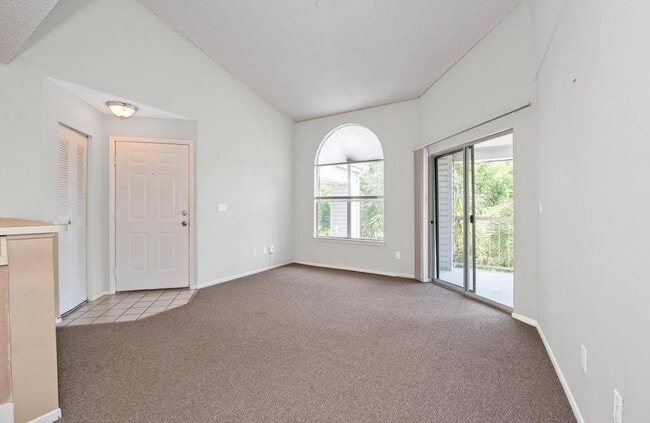 Building Photo - 727 Sugar Way Bay