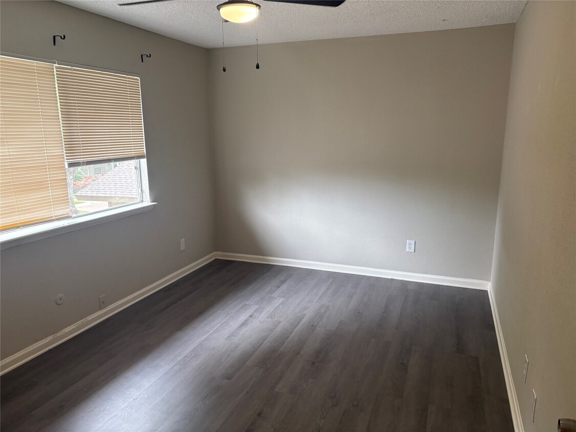 Foto del edificio - 5650 Birchmont Dr
