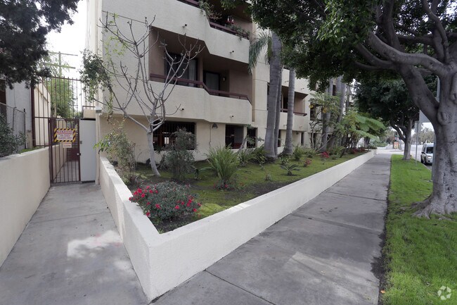 Building Photo - Olympic Villa