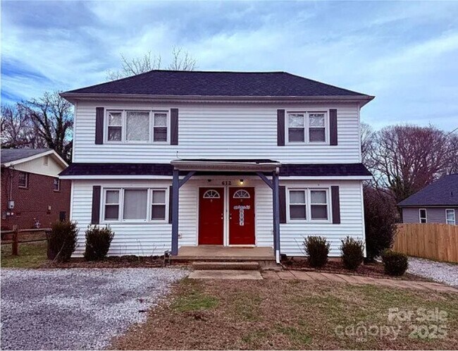Building Photo - 612 Poplar St
