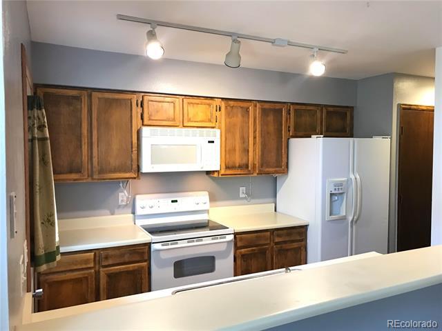 Building Photo - 14211 E Dickinson Dr