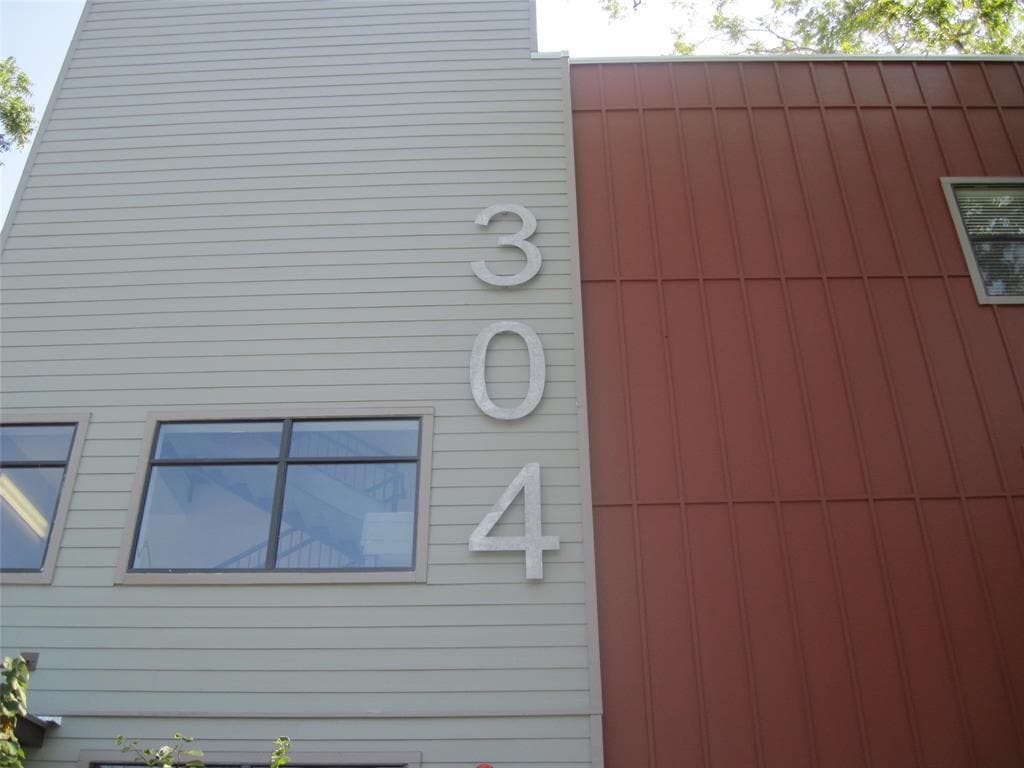 Primary Photo - 304 E 30th St