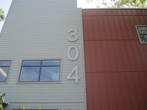 Building Photo - 304 E 30th St
