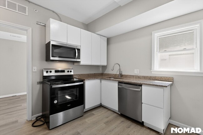 Building Photo - 558 Marston St