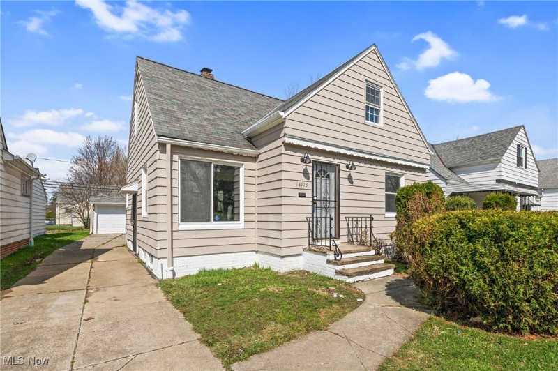 18113 Mapleboro Ave Maple Heights, OH 44137 – photo 1