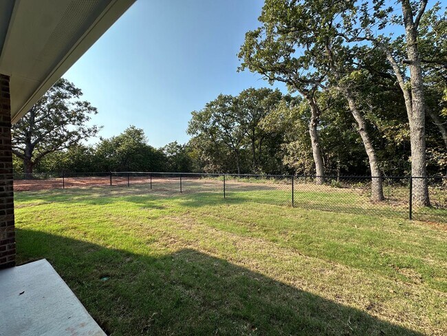 Building Photo - Beautiful 3 Bedroom, 2 Bathroom on a 1.25 Acre Lot in Ridge Creek Addition!