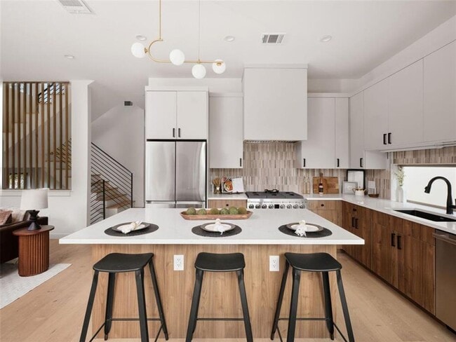 Building Photo - 3208 Govalle Ave