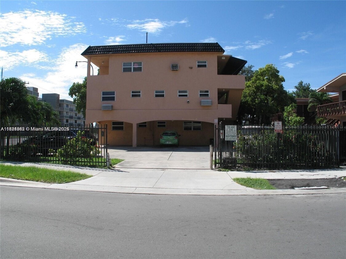 Primary Photo - 1590 NE 125th Terrace