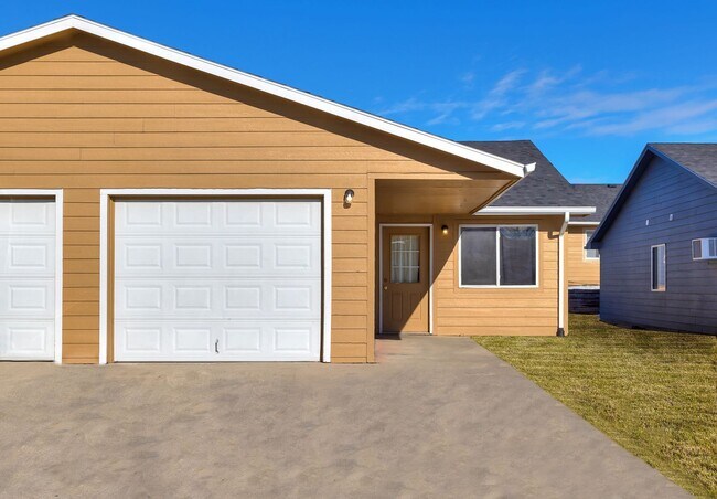 Foto del edificio - 3 Bedroom, Single-story Townhomes for rent...