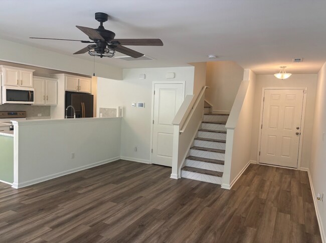 Building Photo - Pristine, Move In ready home in the Berryh...