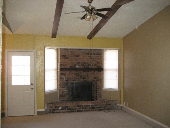 Building Photo - 4413 S Cypress Ave