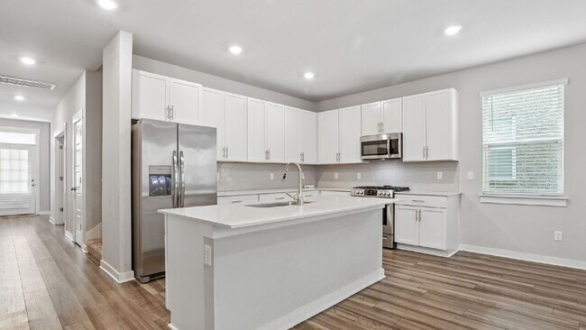 Foto del edificio - Limited-time offer: Reduced security deposit for well-qualified applicants. Spacious 4BR/3BA home...