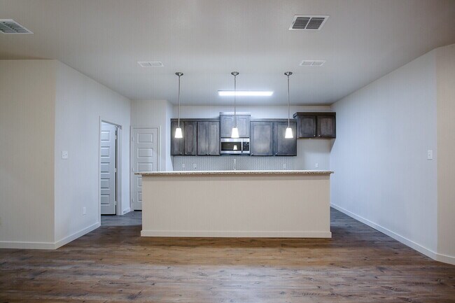 Foto del edificio - Beautiful Townhome Located South of Town Near Cooper Elementary