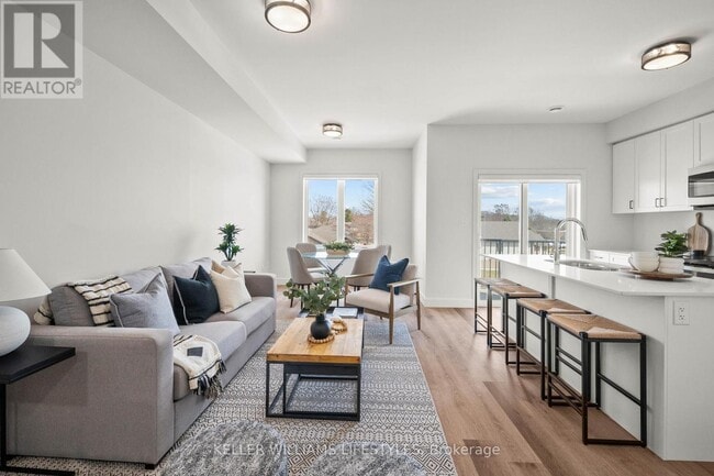 Building Photo - 470-470 Darcy Dr