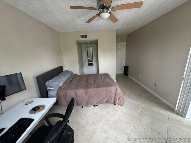 Building Photo - 2600 S University Dr