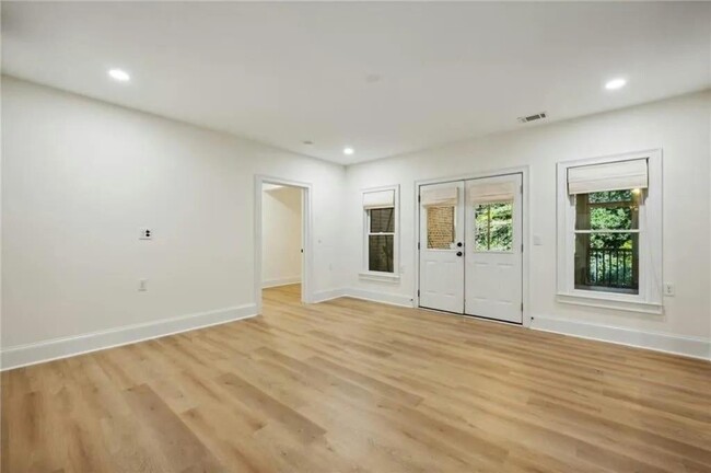 Foto del edificio - 2262 Meadowvale Dr NE