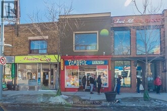 Building Photo - 657 St Clair Ave W