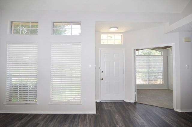 Building Photo - 10112 Burgundy Dr